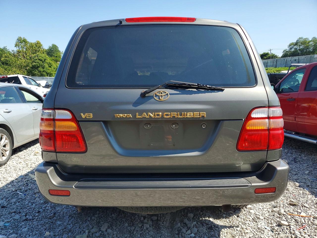 2000 Toyota Land Cruiser Base Gray vin: JT3HT05J5Y0107685