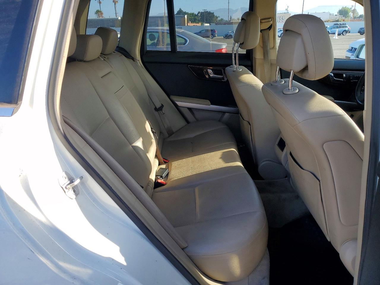 2010 Mercedes-benz Glk 350 White vin: WDCGG5GB3AF484219