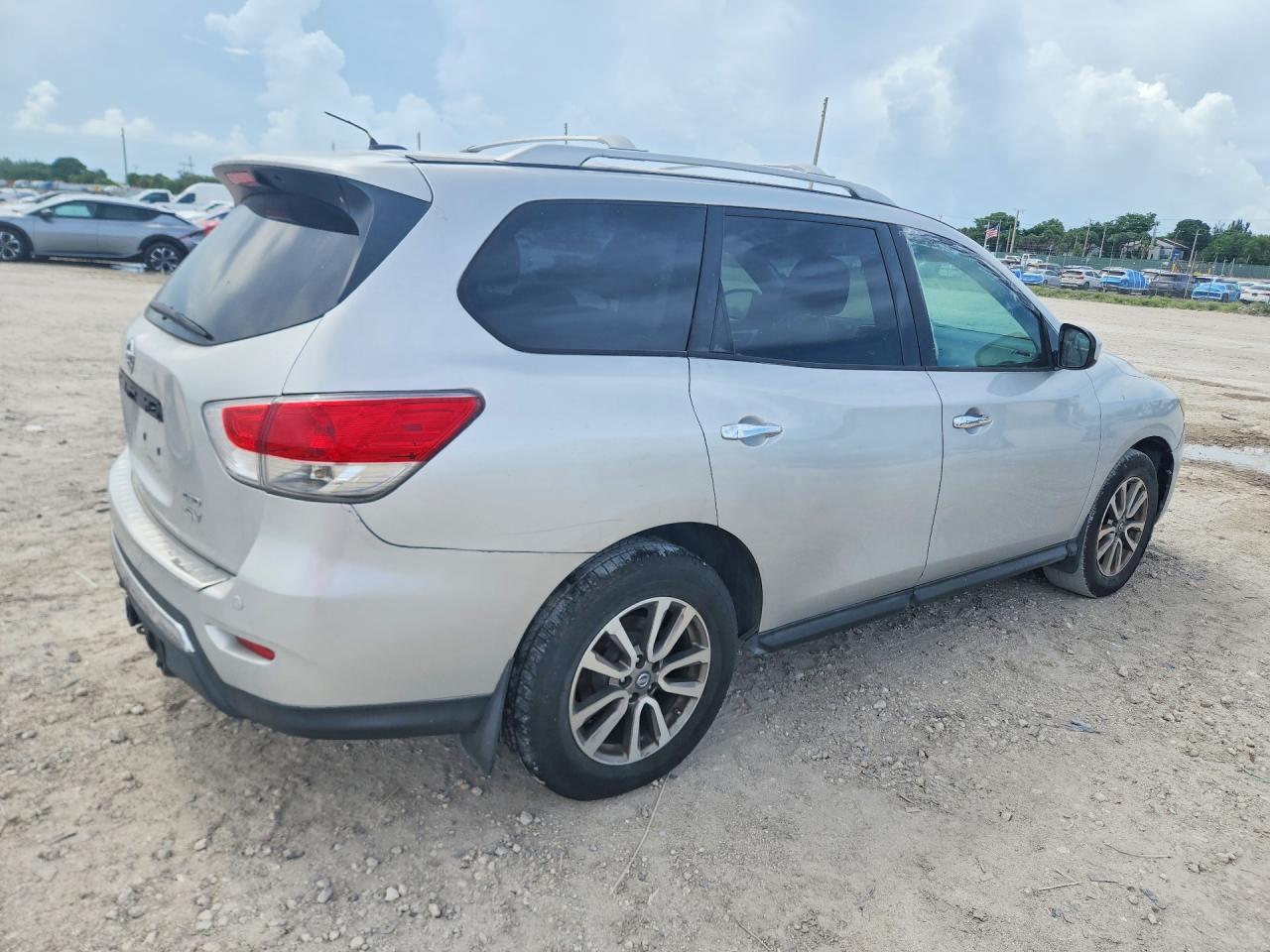 2014 Nissan Pathfinder Sv Серебряный vin: 5N1AR2MMXEC651902
