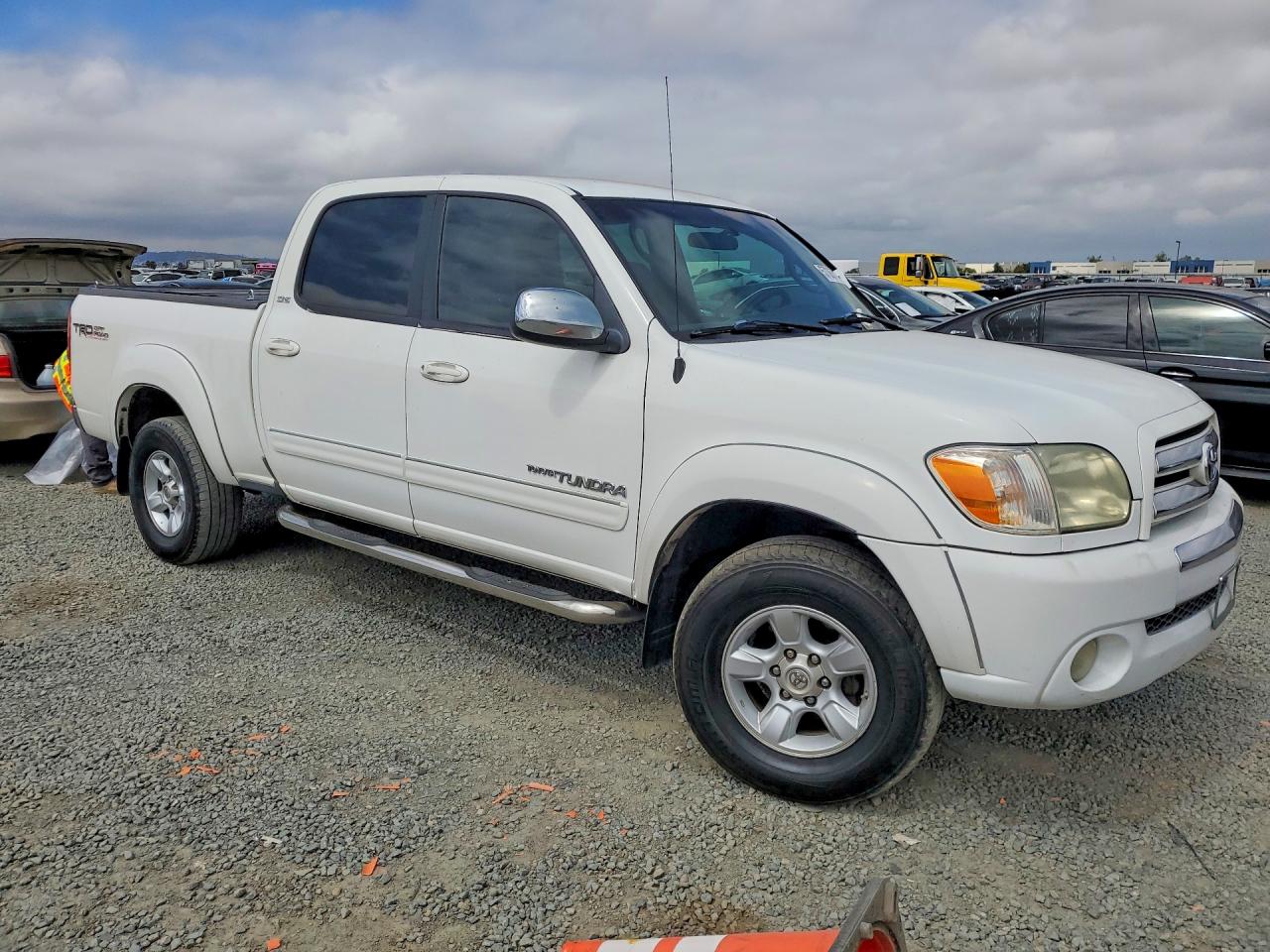 2006 Toyota Tundra Double Cab Sr5 White vin: 5TBDT44156S518932