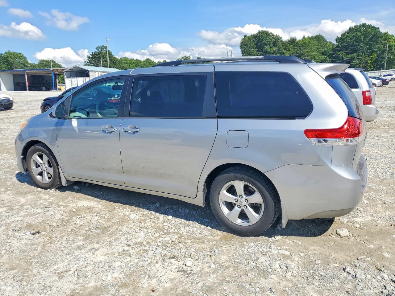 2011 Toyota Sienna Le Silver vin: 5TDKK3DC0BS154345