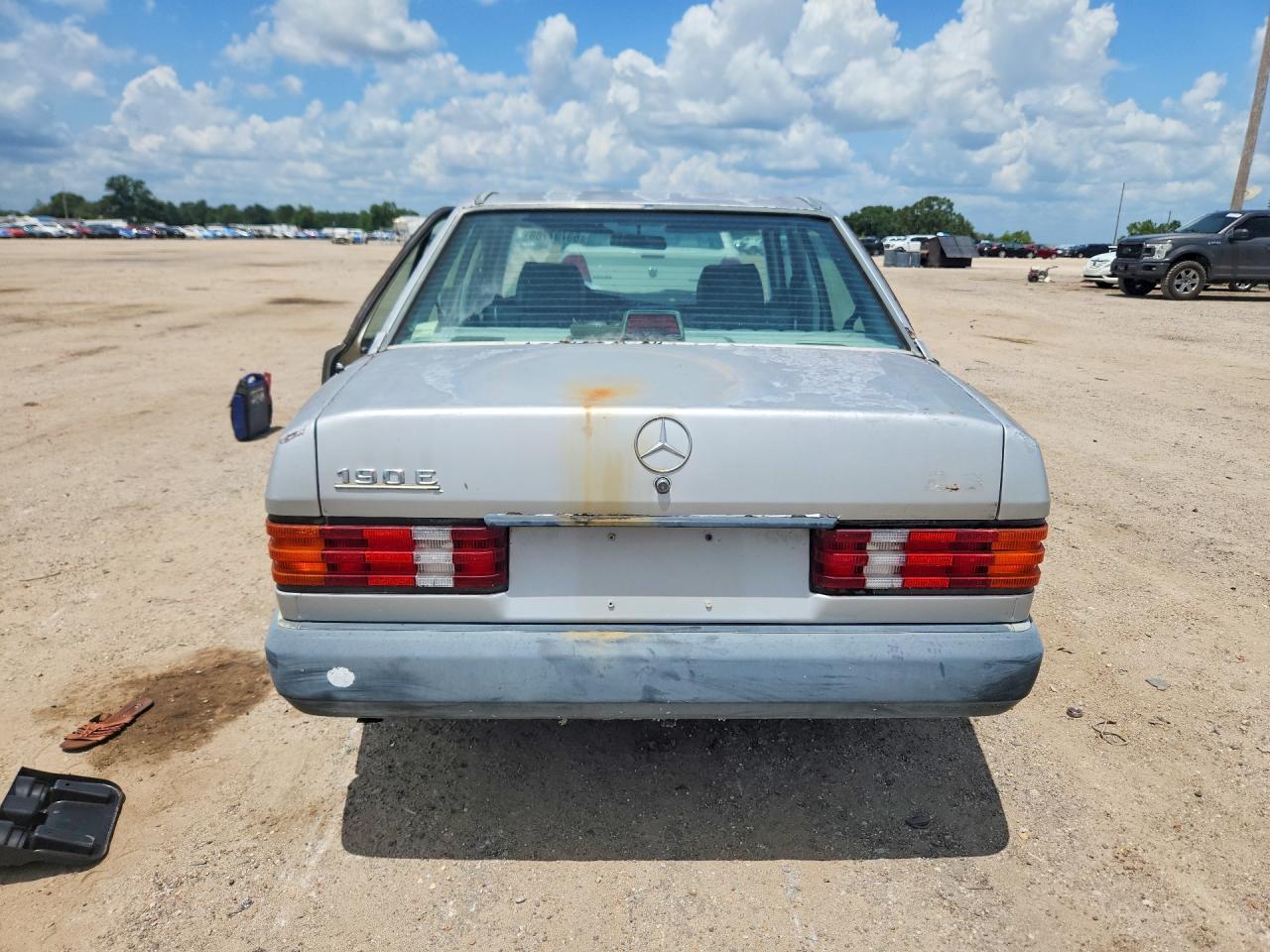 1986 Mercedes-benz 190 E 2.3 Silver vin: WDBDA24D5GF222997