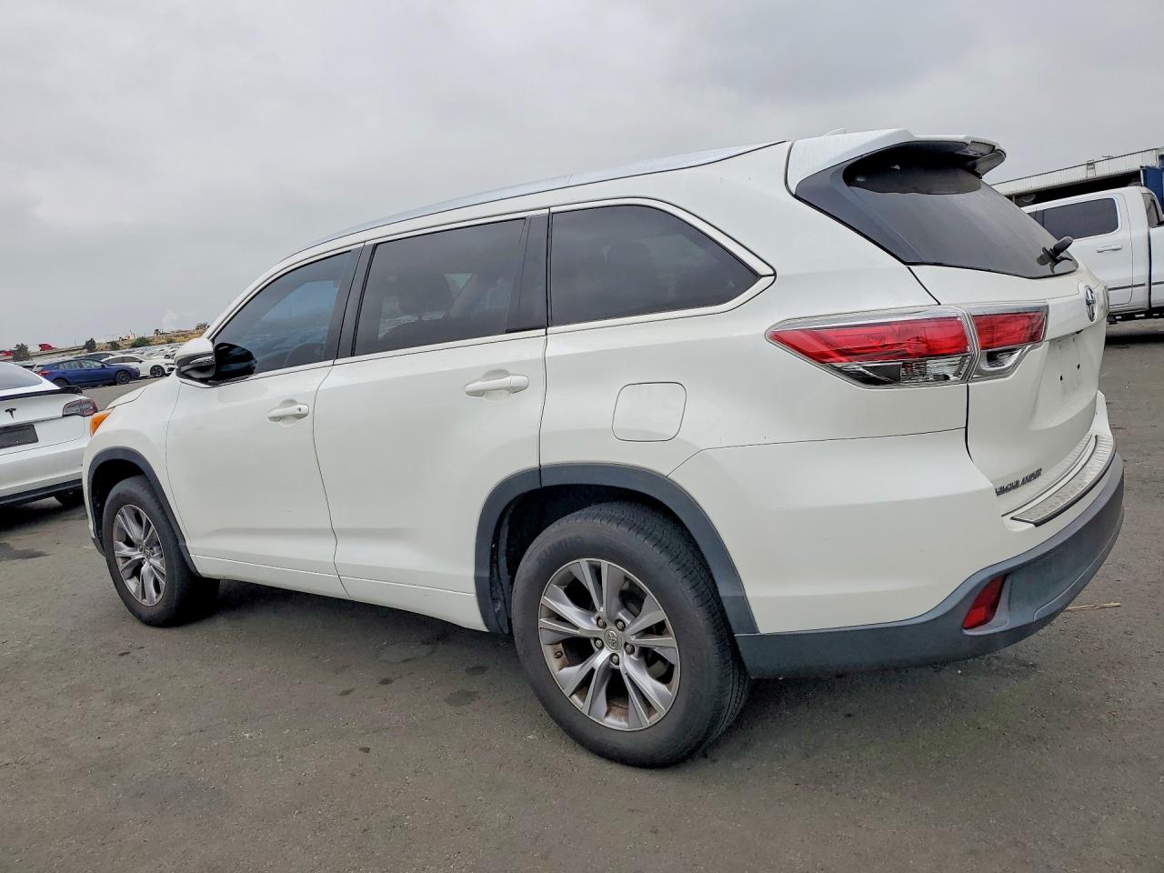 2014 Toyota Highlander Xle White vin: 5TDKKRFH6ES027308
