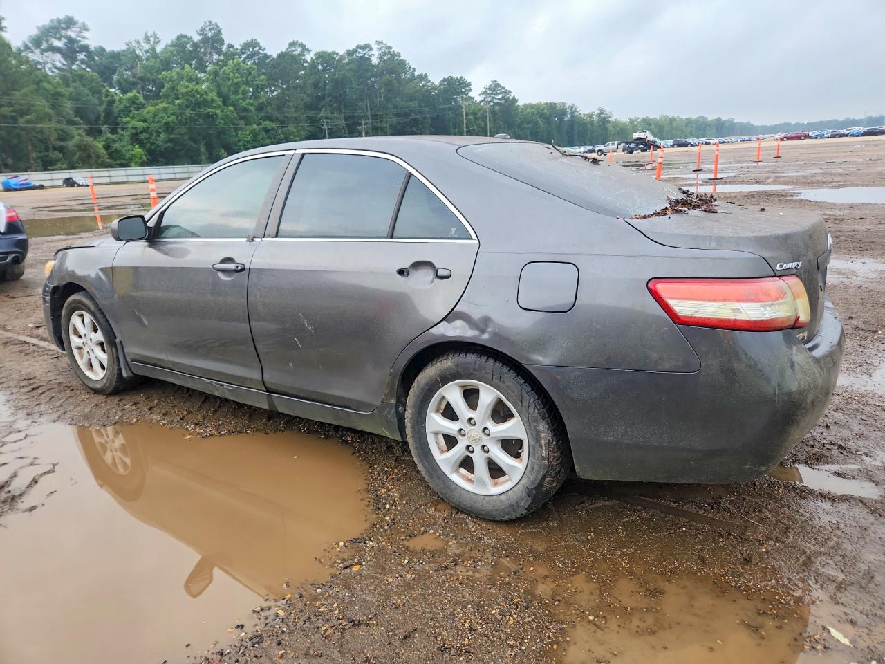 2011 Toyota Camry Le Gray vin: 4T1BF3EK1BU761825