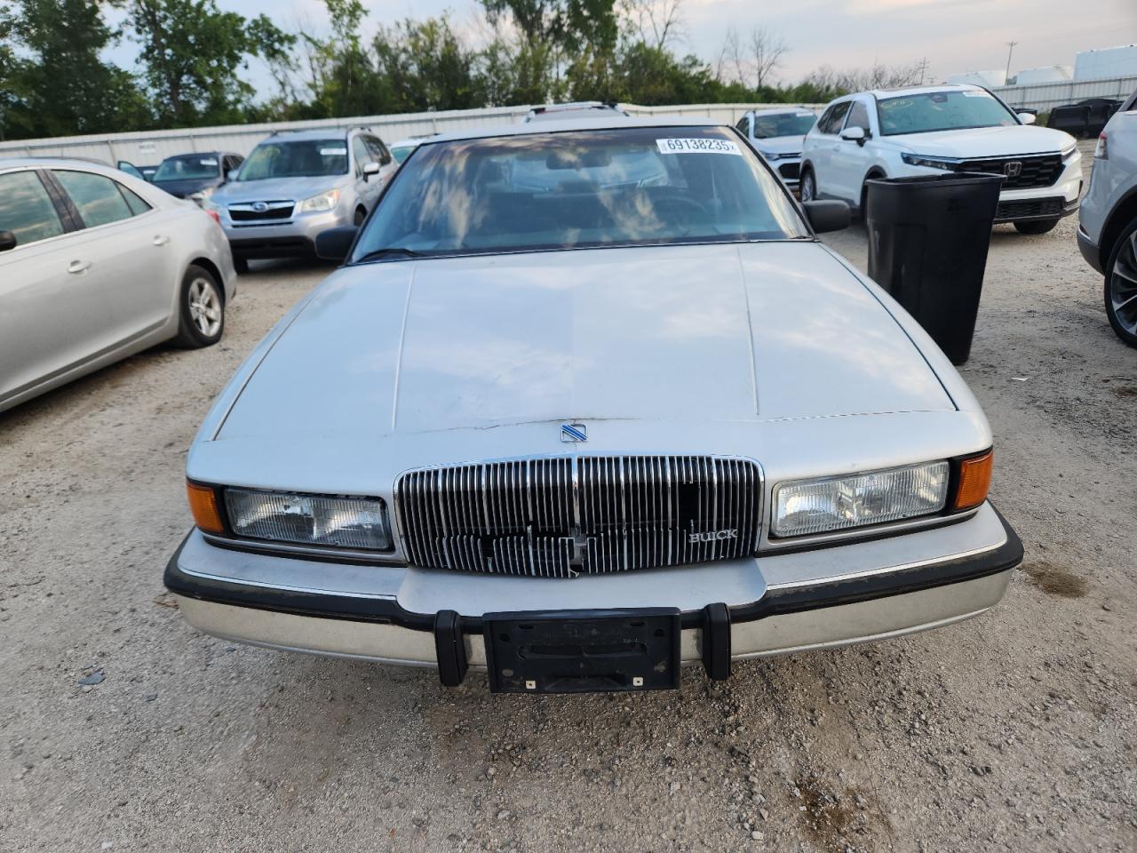 1988 Buick Regal Custom Серебряный vin: 2G4WB14W8J1411303