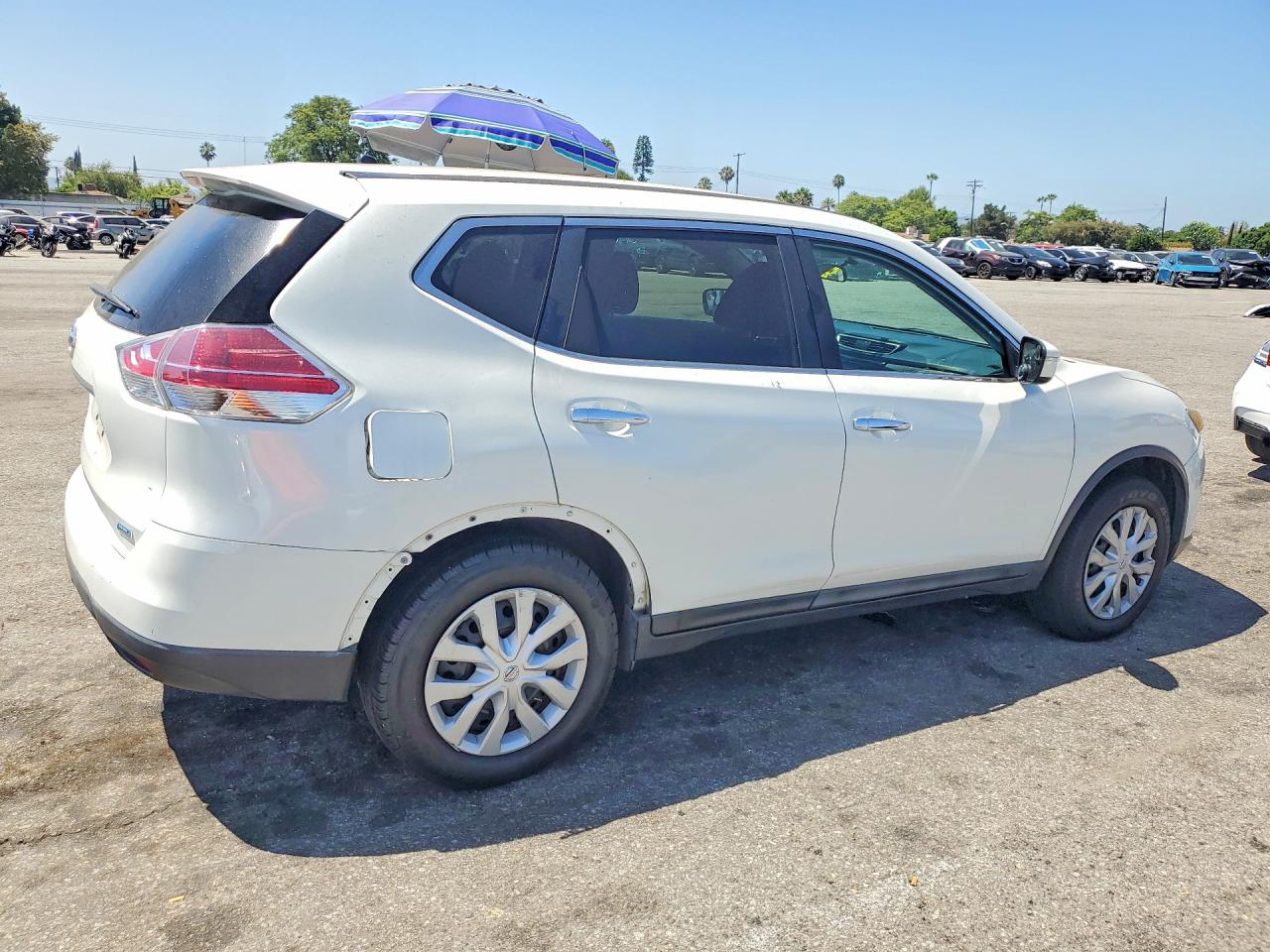 2014 Nissan Rogue S White vin: 5N1AT2ML2EC835739