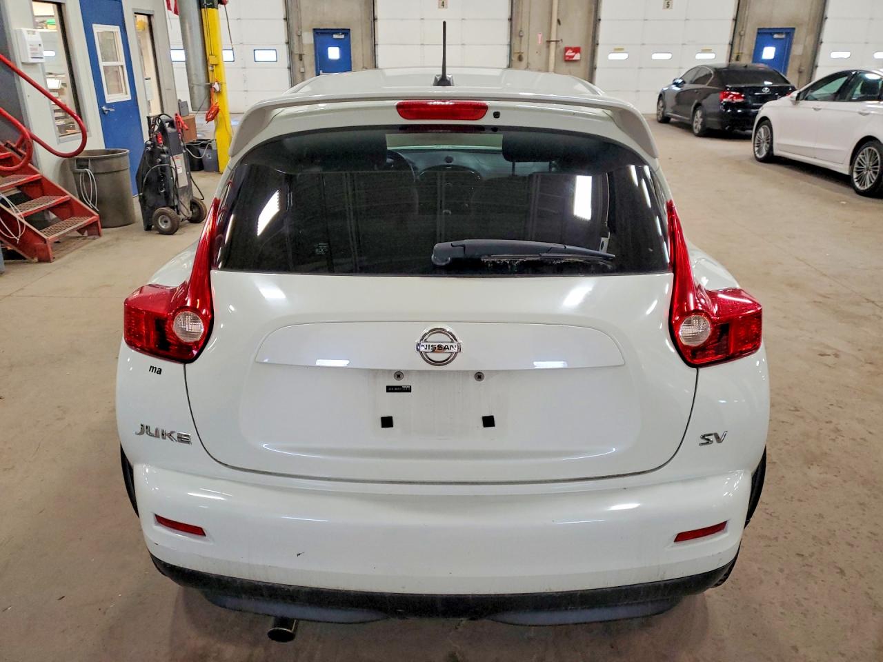 2011 Nissan Juke S White vin: JN8AF5MR5BT005418