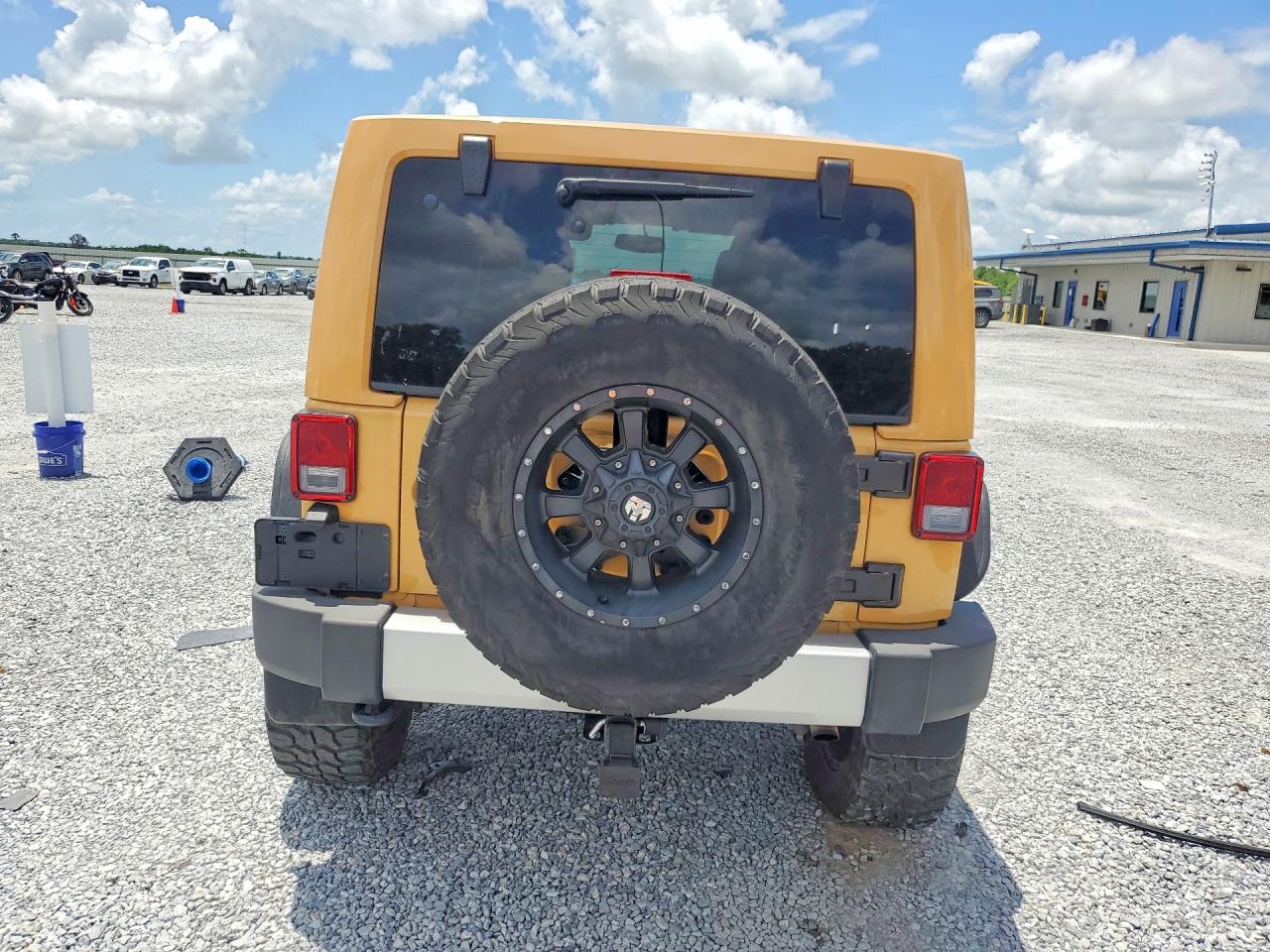2014 Jeep Wrangler Unlimited Sahara Two Tone vin: 1C4BJWEG7EL162289