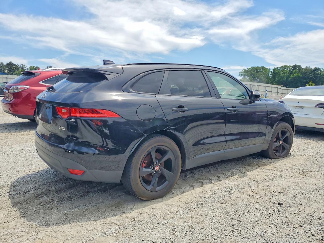2017 Jaguar F-pace Premium Black vin: SADCJ2BN3HA097218