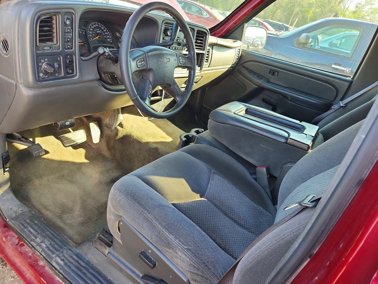 2005 Chevrolet Silverado K1500 Red vin: 2GCEK13T151216706