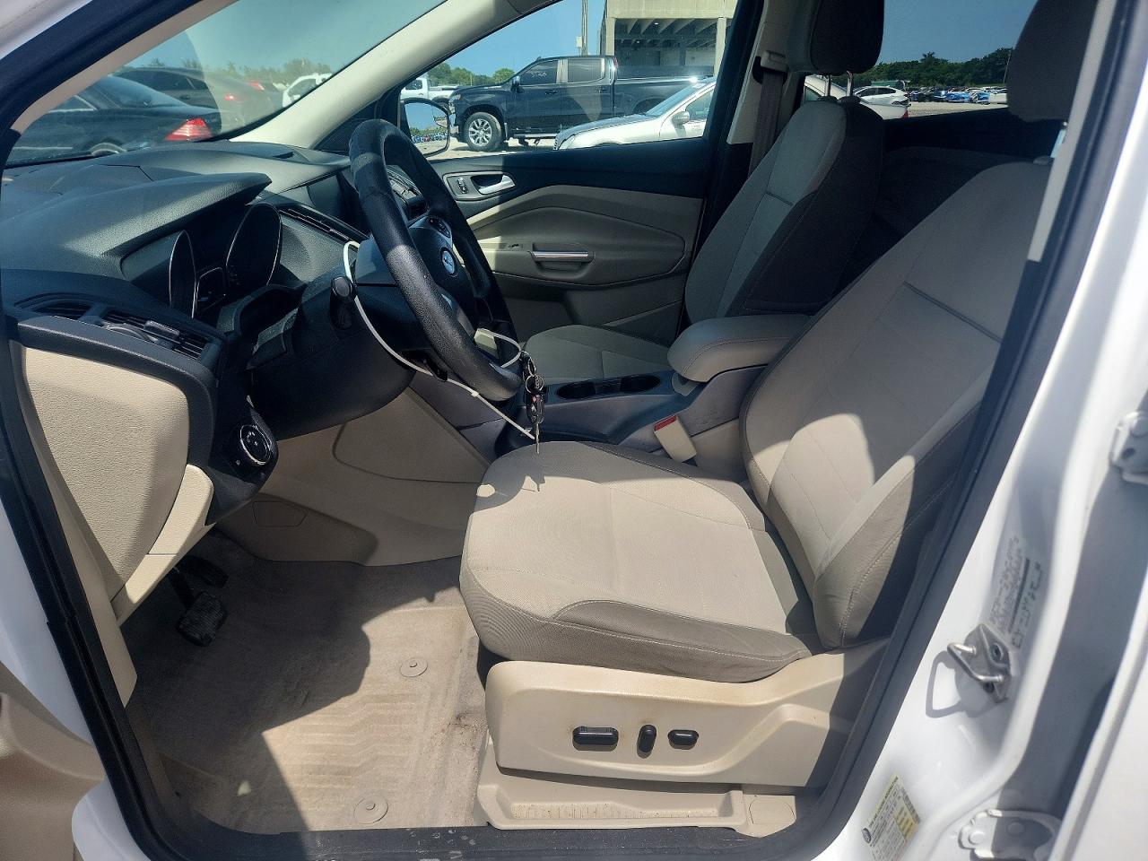 2014 Ford Escape Se White vin: 1FMCU0GX8EUB76696