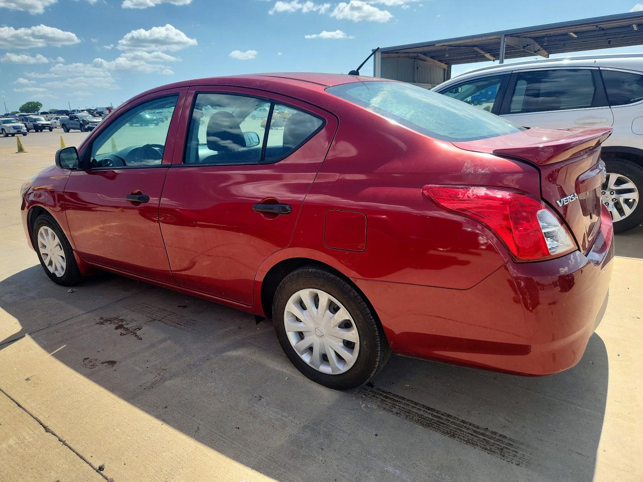 2015 Nissan Versa 1.6 S Plus Красный vin: 3N1CN7AP3FL950418