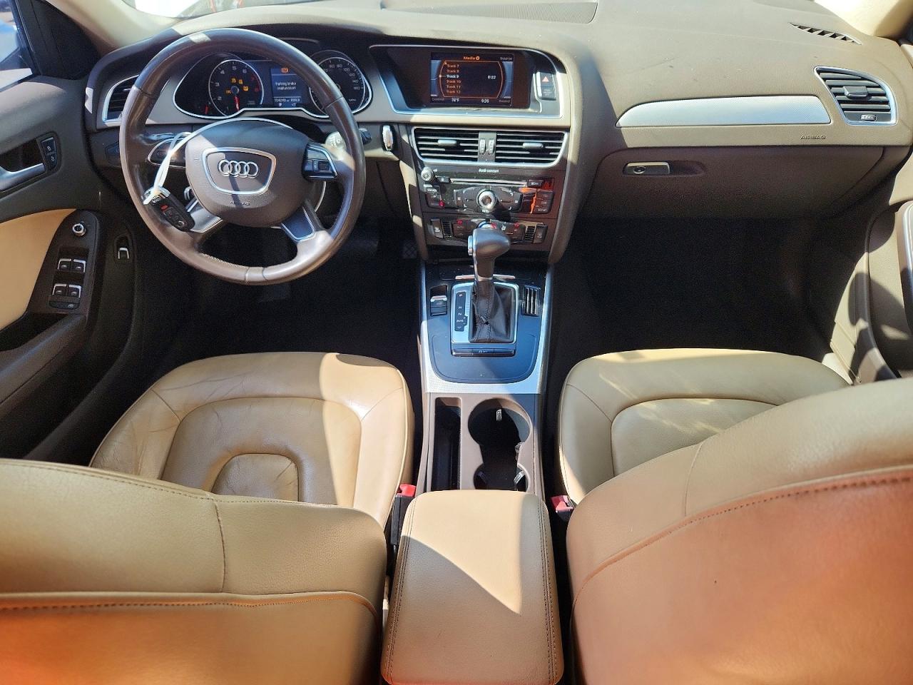 2013 Audi A4 Premium Белый vin: WAUAFAFLXDN037380