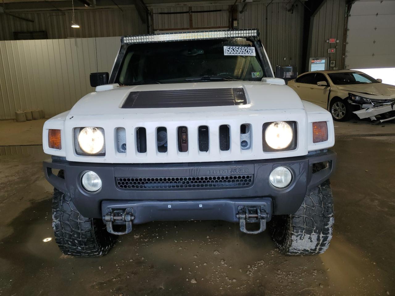 2006 Hummer H3 White vin: 5GTDN136068306921 Damage: Grille, Chipped, 3
