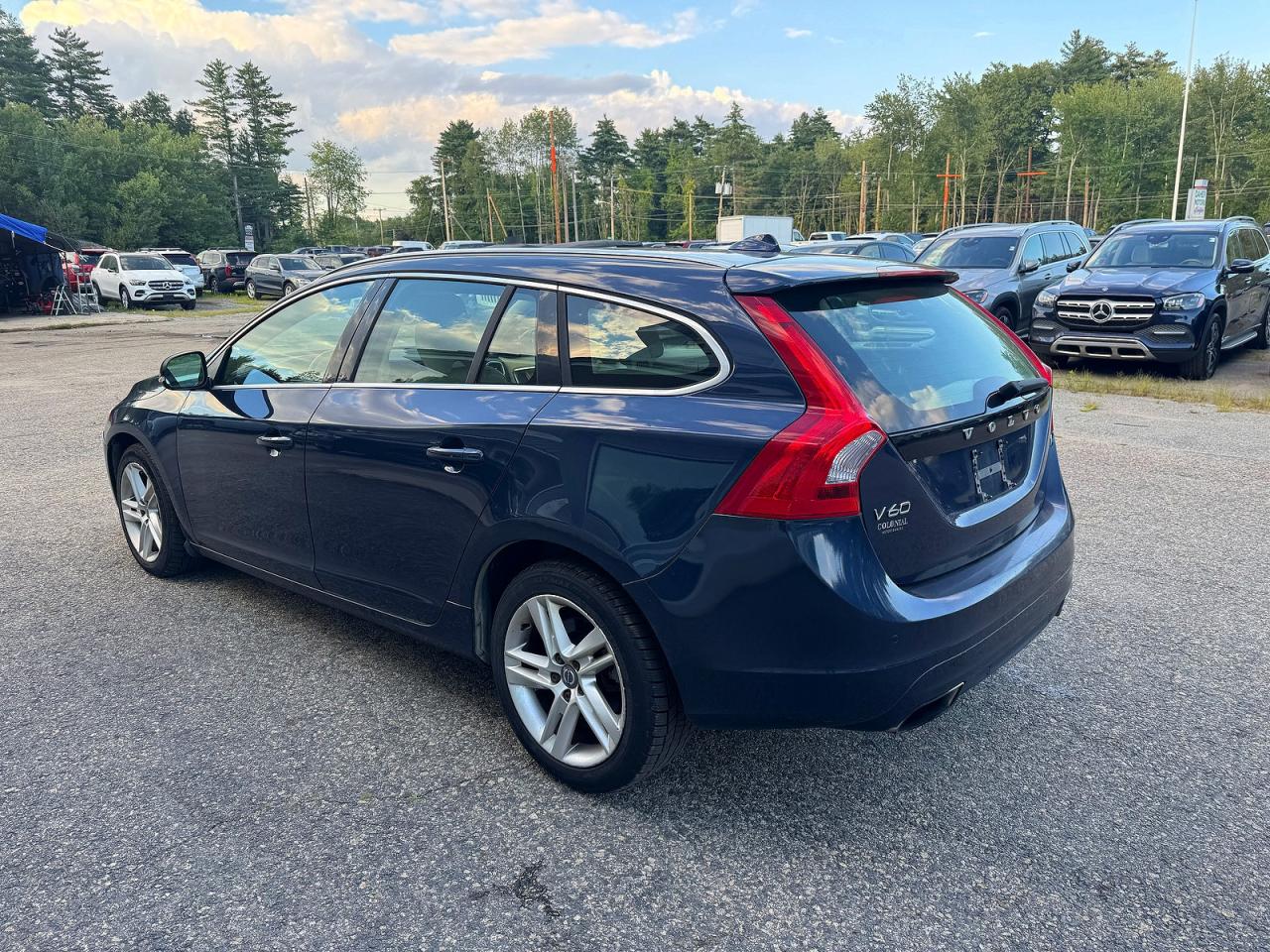2015 Volvo V60 Premier Blue vin: YV140MEK6F1254733