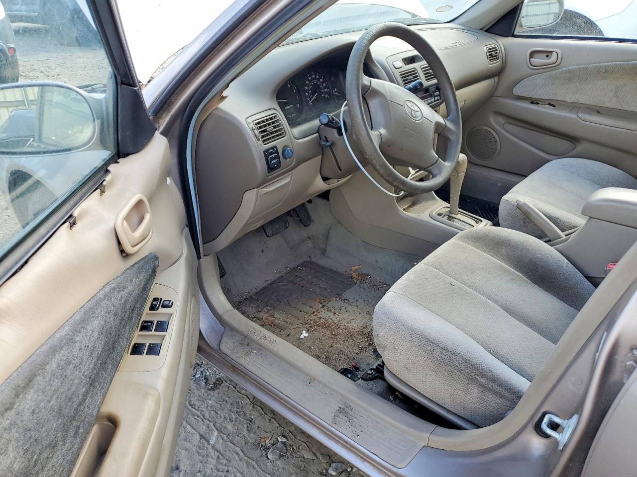 2001 Toyota Corolla Le Золотой vin: 1NXBR12E41Z470115