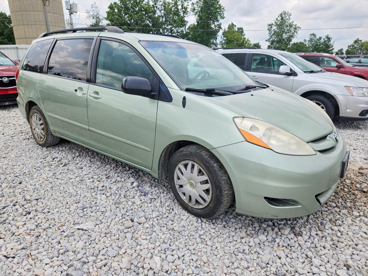 2010 Toyota Sienna Le 8-passenger Tan vin: 5TDKK4CC8AS295105