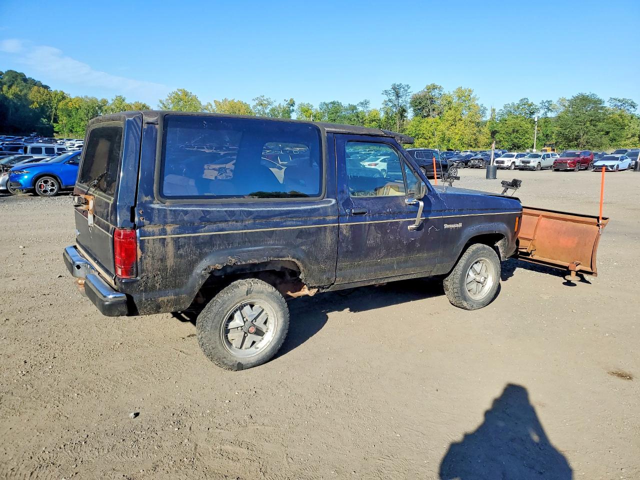 1988 Ford Bronco Ii Blue vin: 1FMCU14T3JUC83043