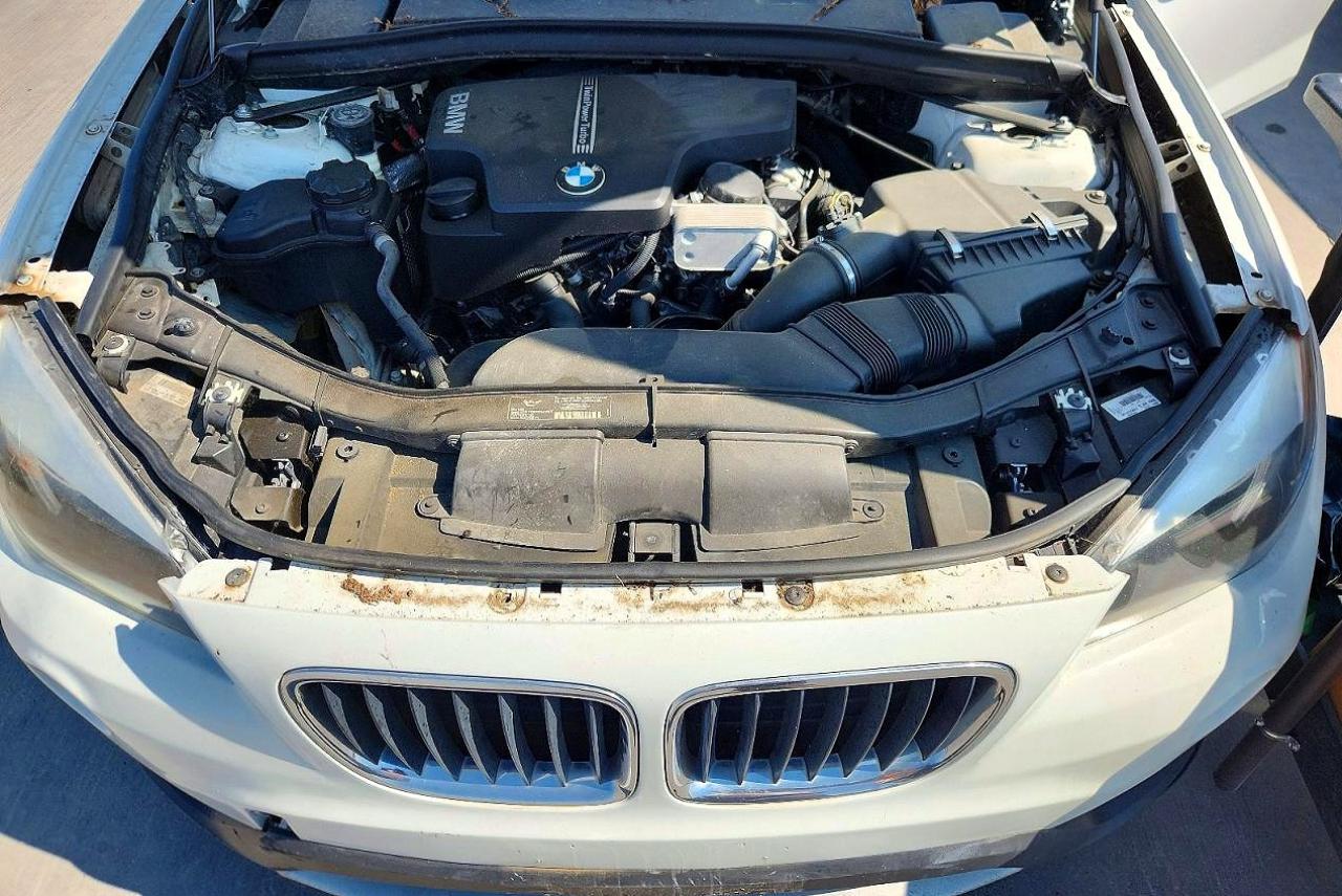 2014 Bmw X1 Sdrive28i White vin: WBAVM1C5XEVW51635
