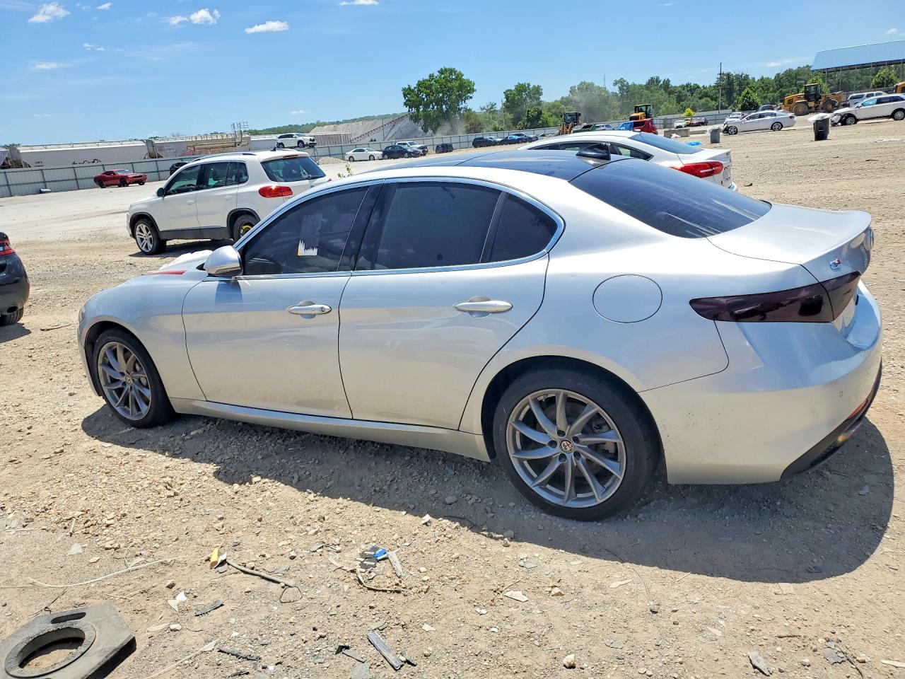 2017 Alfa Romeo Giulia Ti Q4 Серебряный vin: ZARFAEEN4H7554496