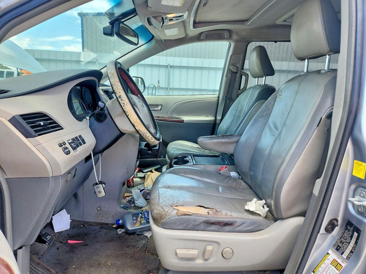 2011 Toyota Sienna Limited 7-passenger Silver vin: 5TDDK3DC1BS020016