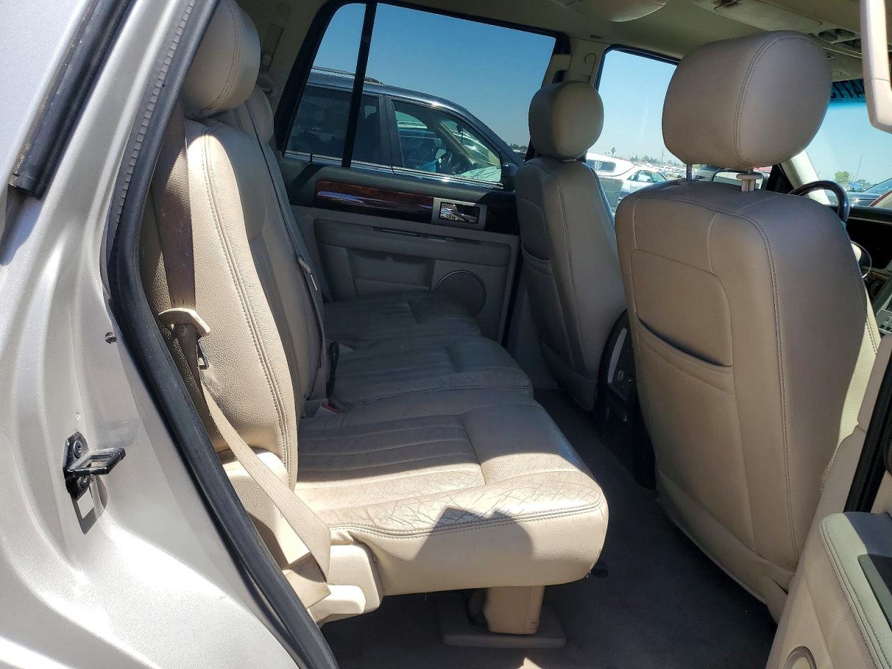 2003 Lincoln Navigator Silver vin: 5LMFU28R63LJ00662