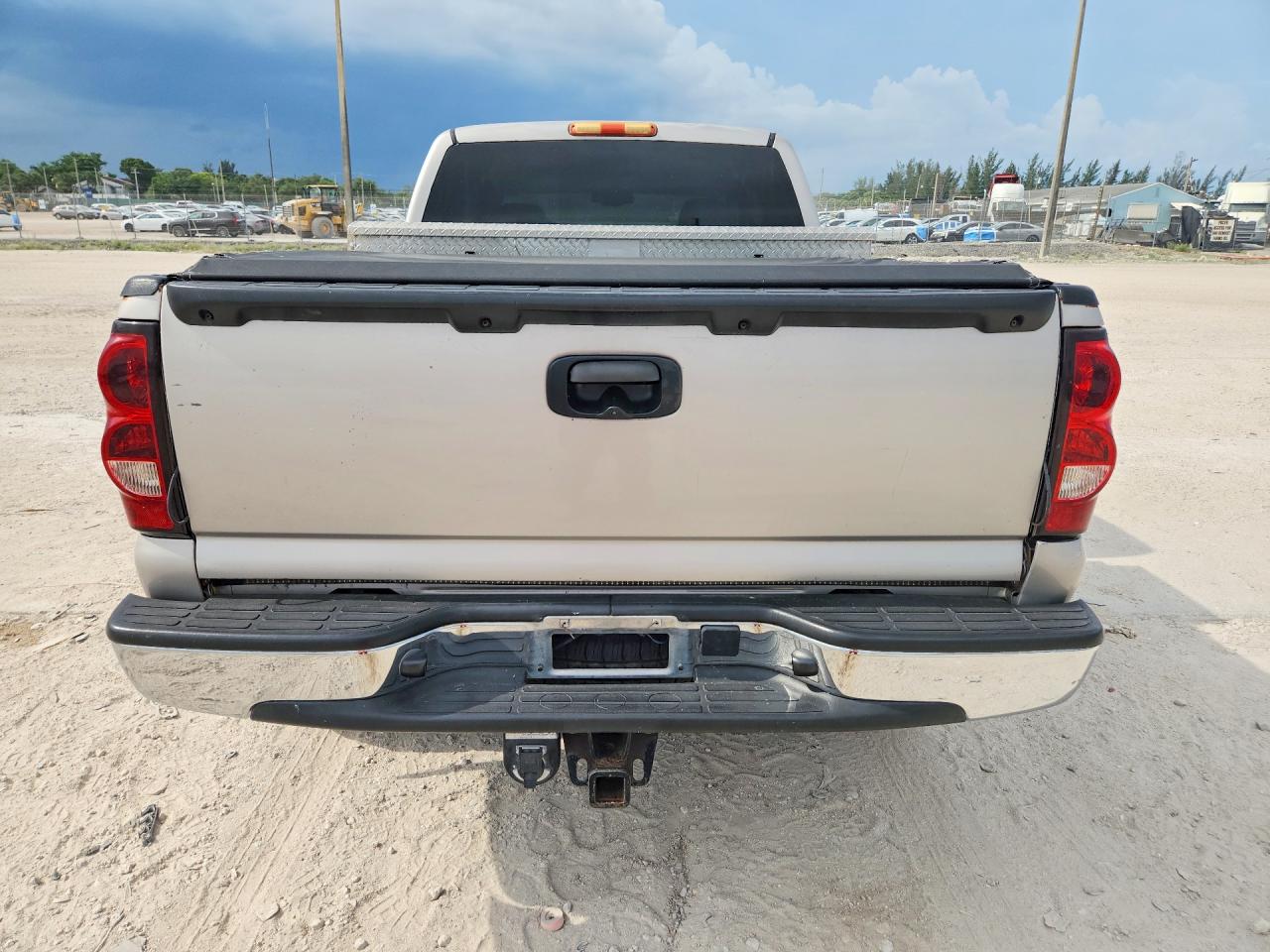 2004 Chevrolet Silverado C1500 Silver vin: 2GCEC19T241388813