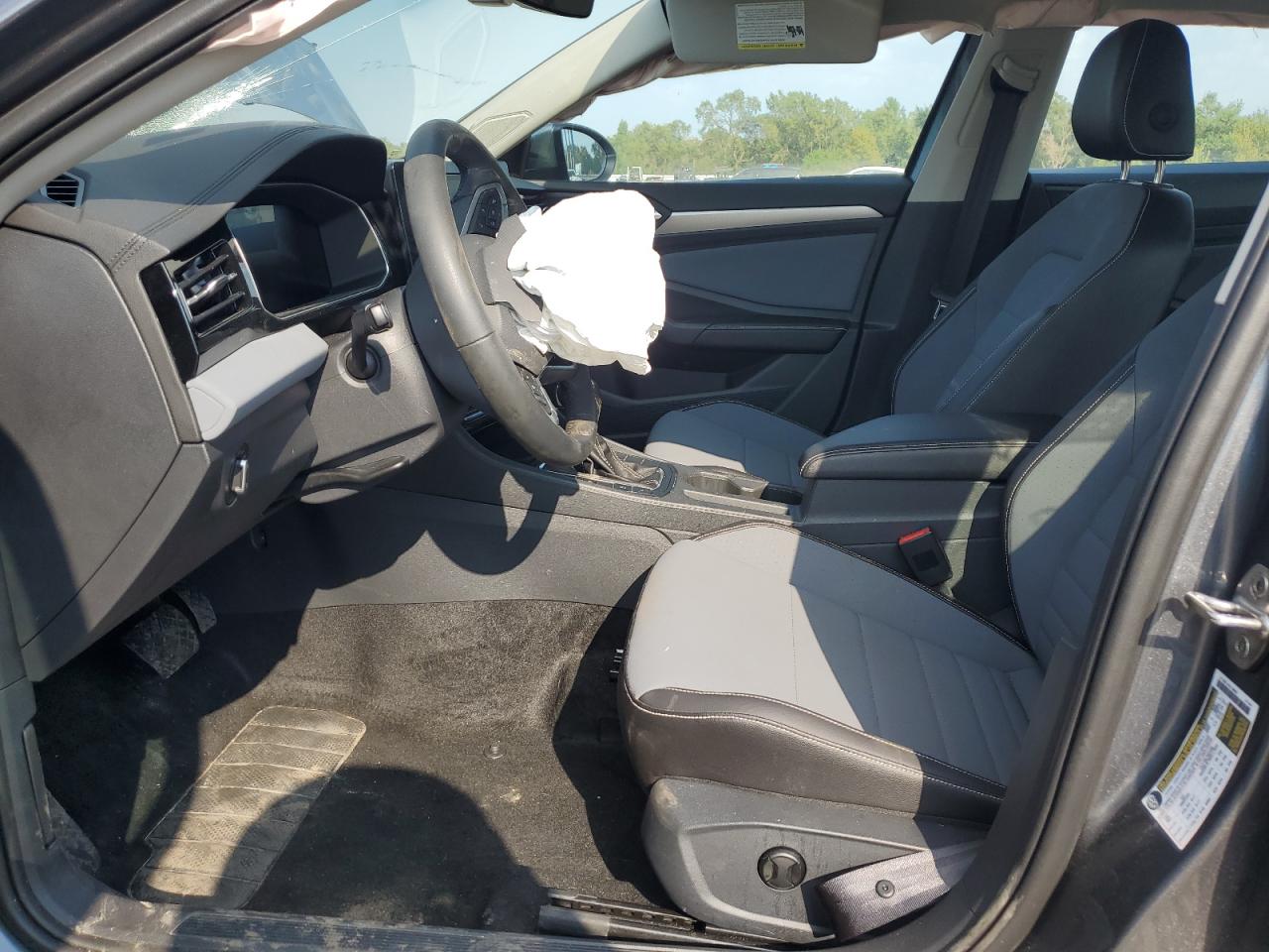 2026 Volkswagen Jetta Se Gray vin: 3VW7W7BU8TM013325 Damage: Windshield, Broken, Replacement Required