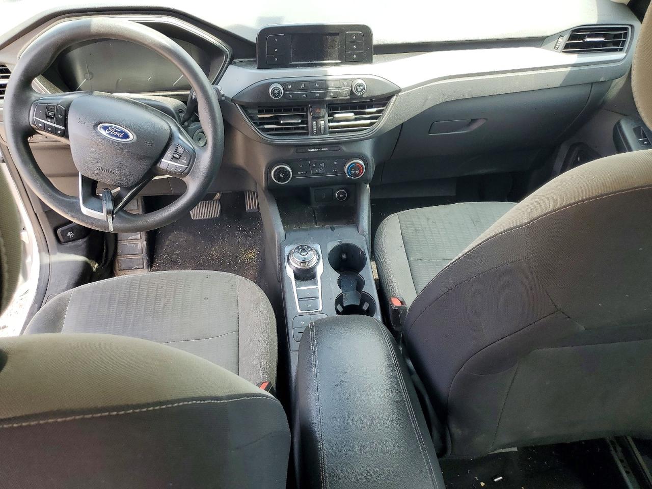 2020 Ford Escape S Серебряный vin: 1FMCU0F63LUA47027