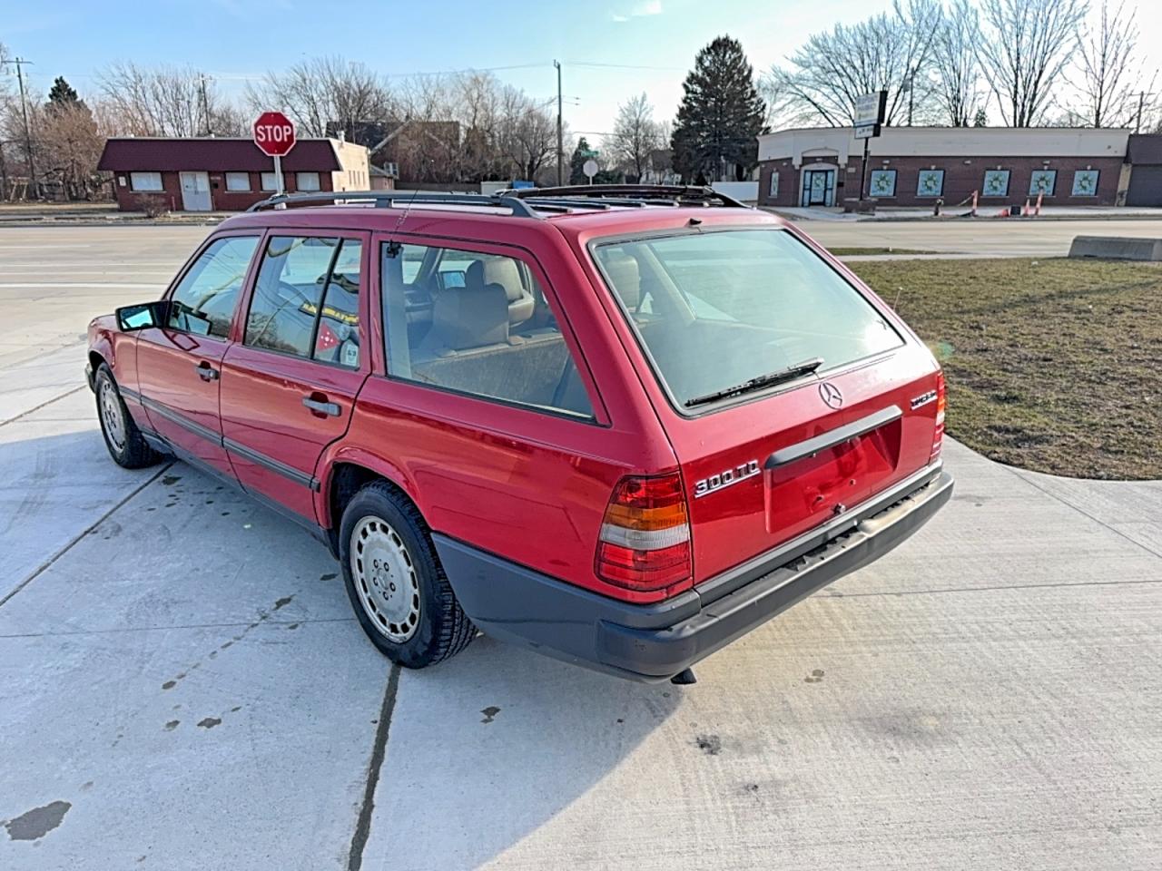 1987 Mercedes-benz 300 Tdt Red vin: WDBEB93D9HF024808