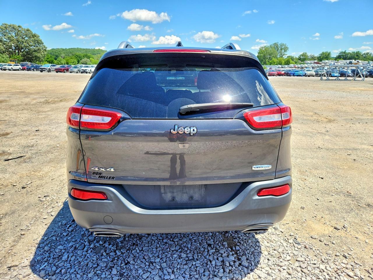 2015 Jeep Cherokee Latitude Gray vin: 1C4PJMCS9FW686352