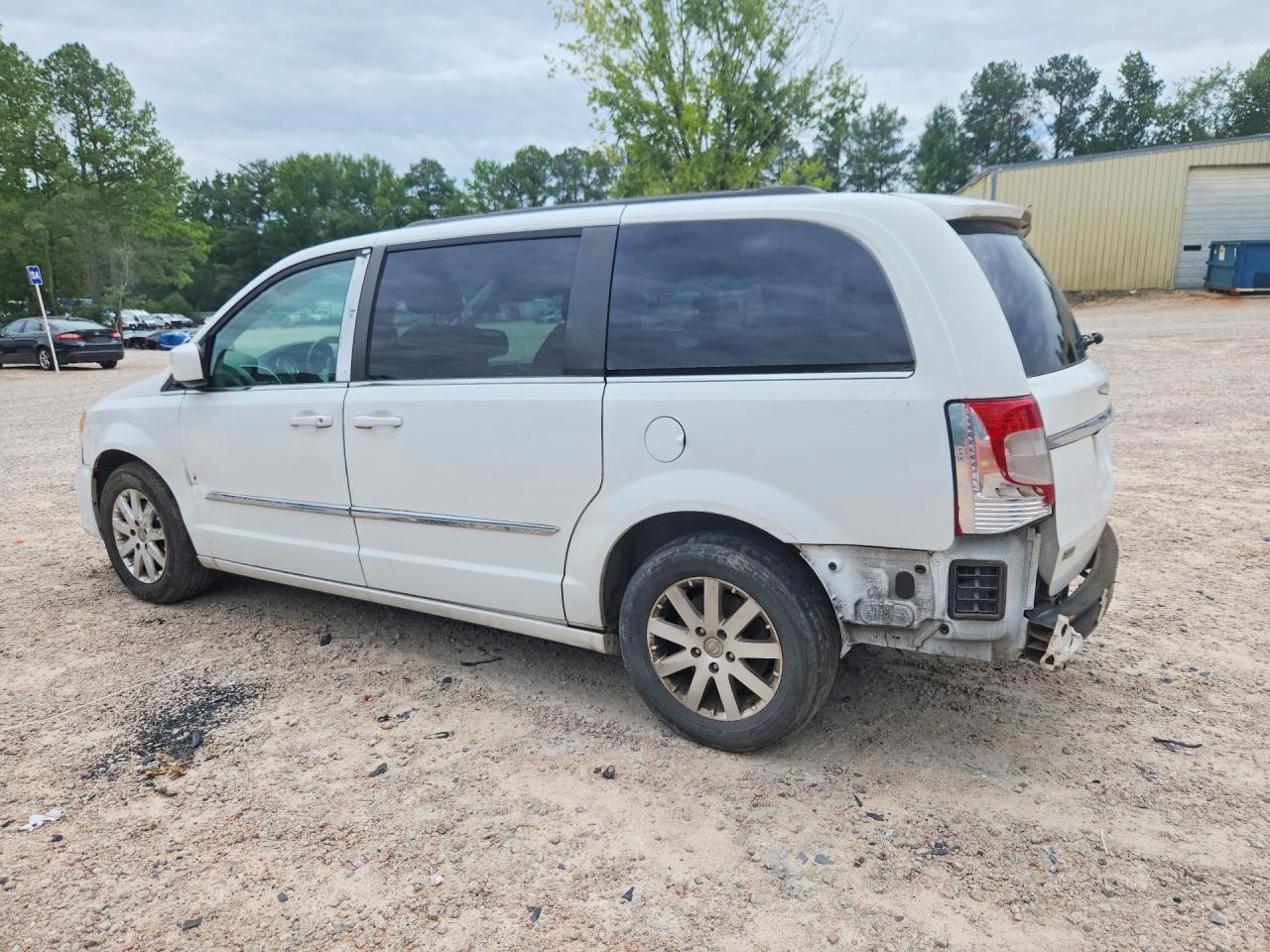 2015 Chrysler Town & Country Touring White vin: 2C4RC1BG8FR537695