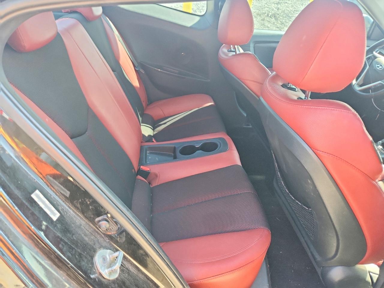 2013 Hyundai Veloster Base Черный vin: KMHTC6AD9DU146299