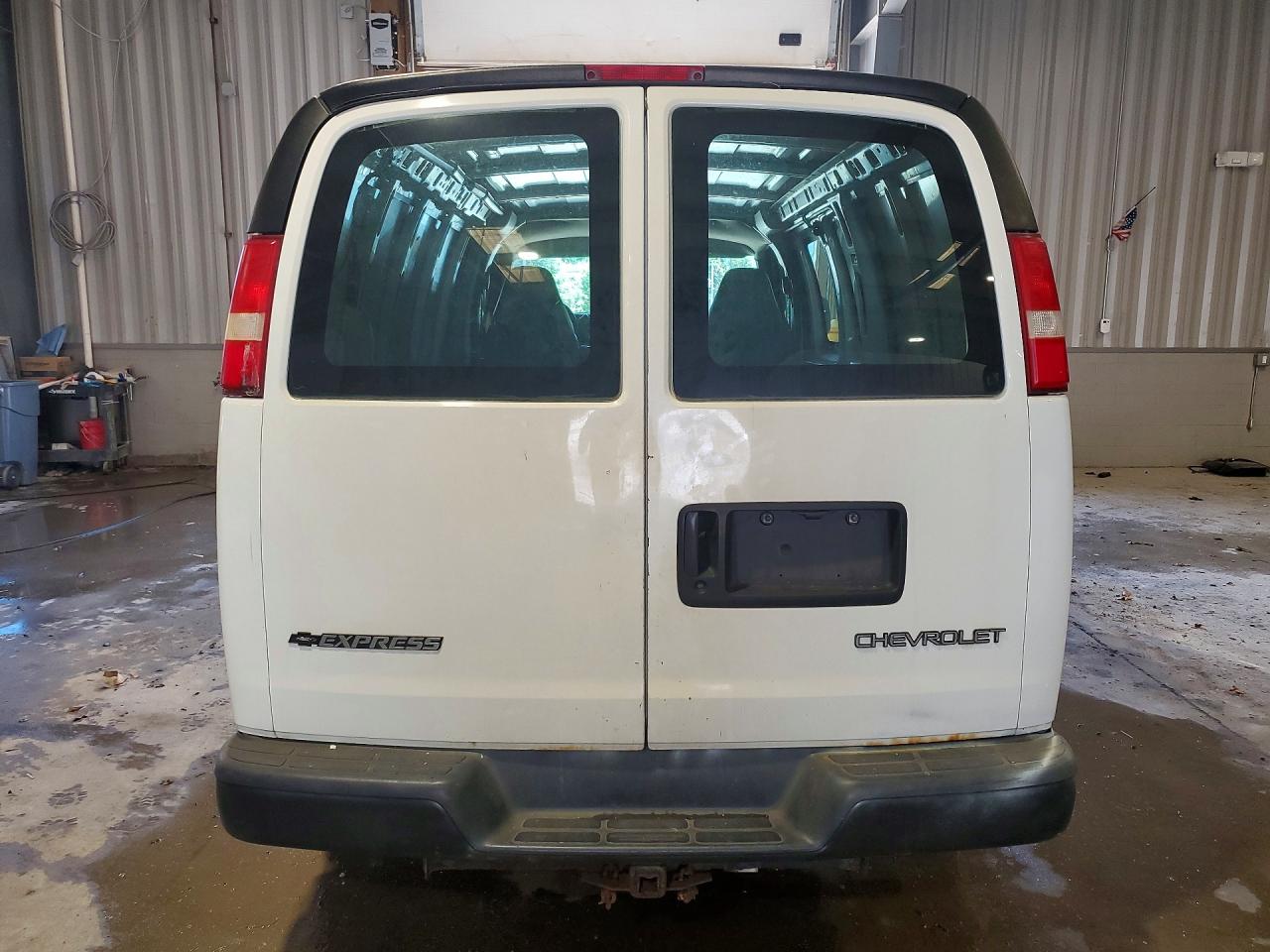 2006 Chevrolet Express G1500 White vin: 1GCFG15X661156824