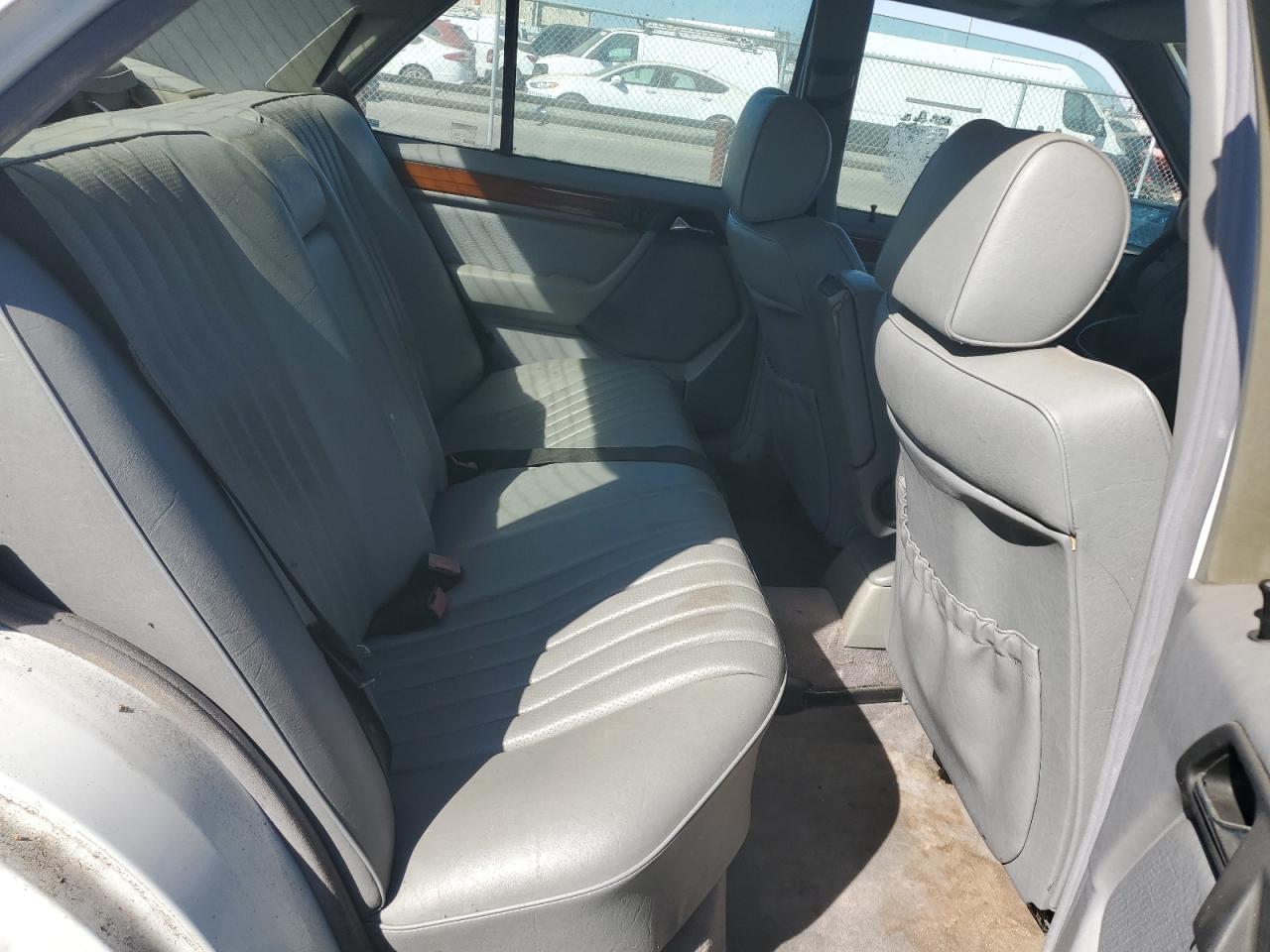 1993 Mercedes-benz 300 E 2.8 Белый vin: WDBEA28E7PB997140