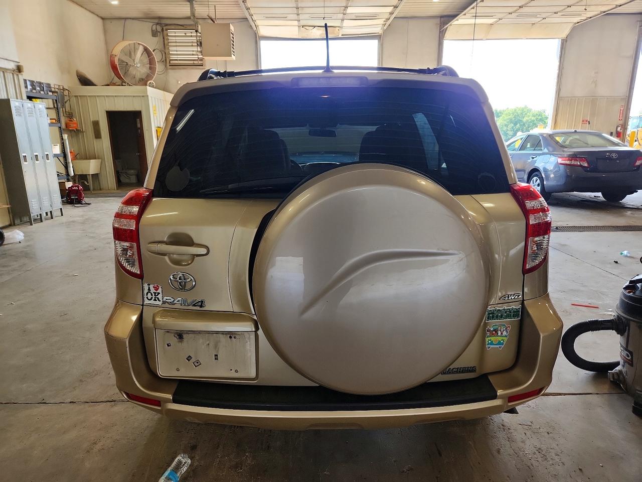 2011 Toyota Rav4 Base Gold vin: 2T3BF4DV5BW163200
