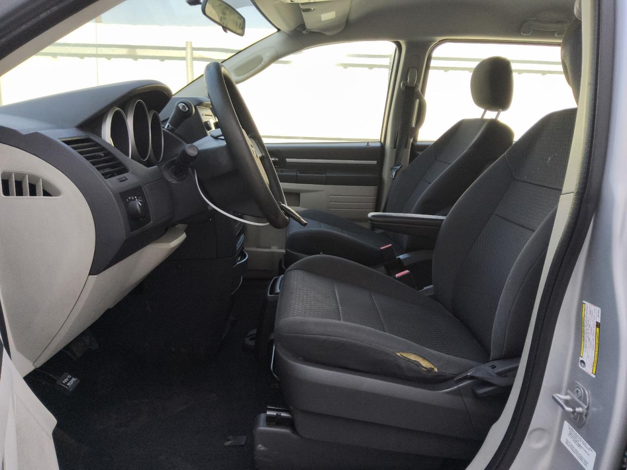 2010 Dodge Grand Caravan Se Серебряный vin: 2D4RN4DE7AR219554 Damage: Left Front Seat, Torn, 5 To 6 Inches