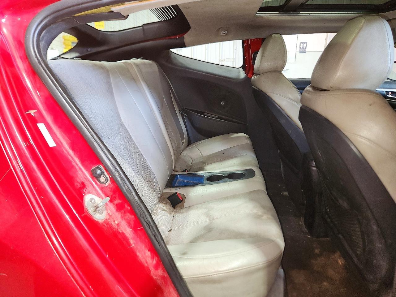 2012 Hyundai Veloster Base Red vin: KMHTC6AD9CU051580