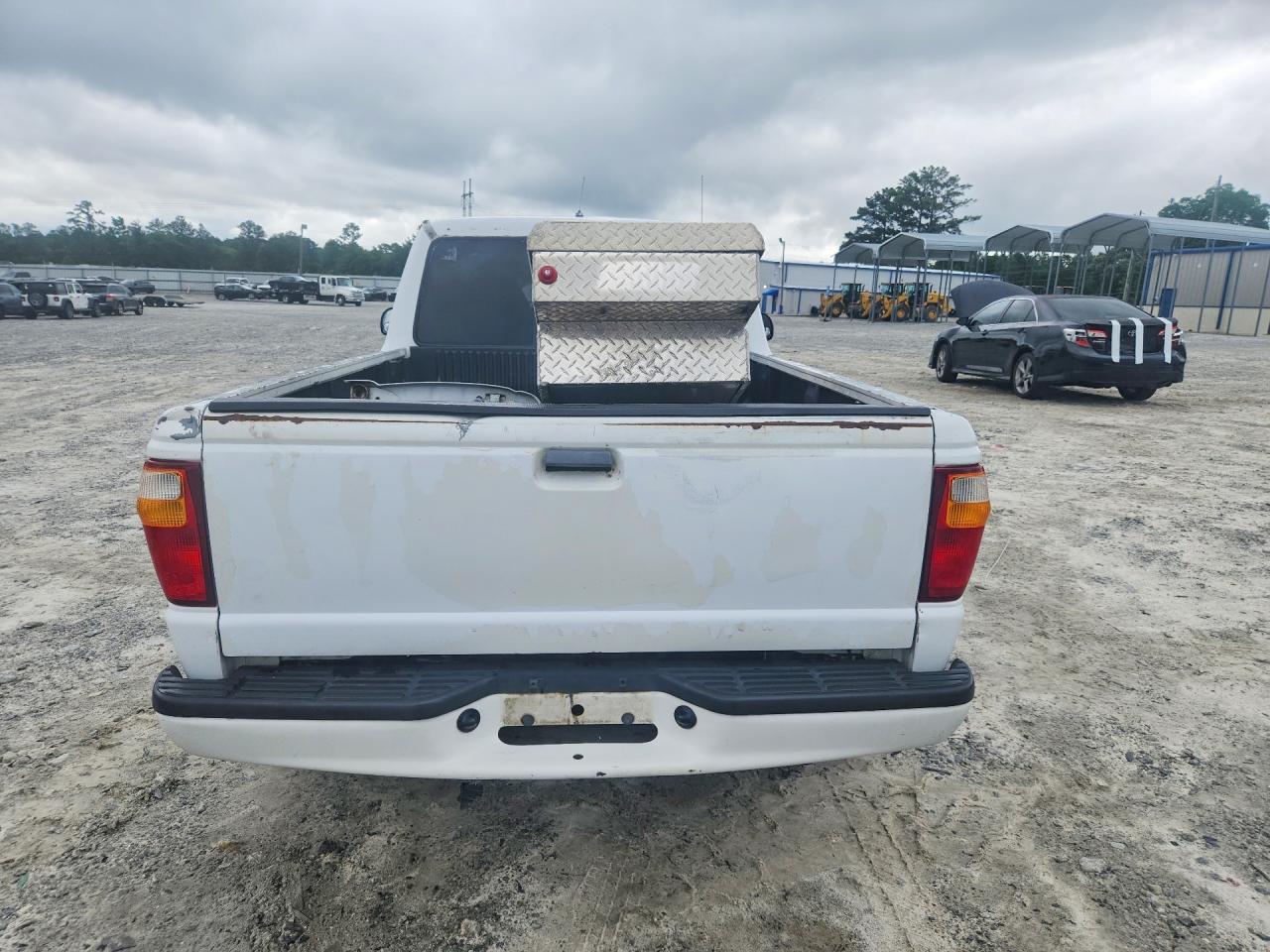 2002 Mazda B3000 Белый vin: 4F4YR12U12TM18641