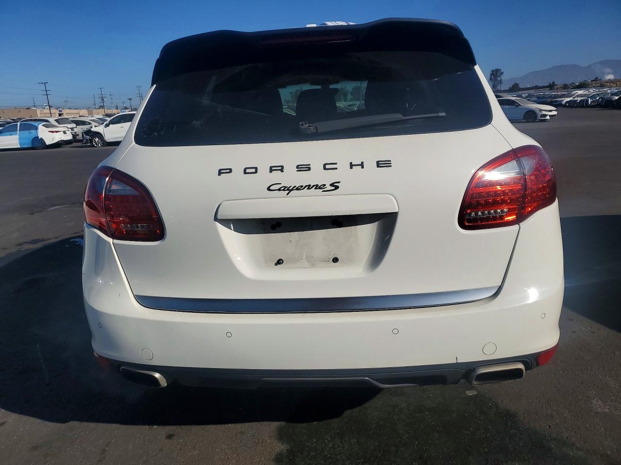 2011 Porsche Cayenne S White vin: WP1AB2A25BLA42058