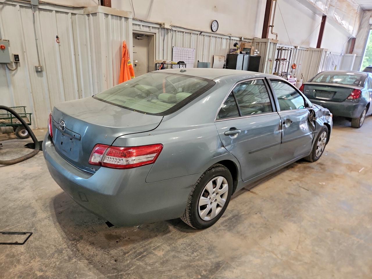 2011 Toyota Camry Le Green vin: 4T4BF3EK4BR114664