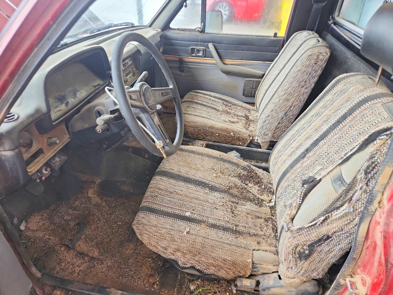 1983 Toyota Pickup Sr5 Red vin: JT4RN44S3D1102131