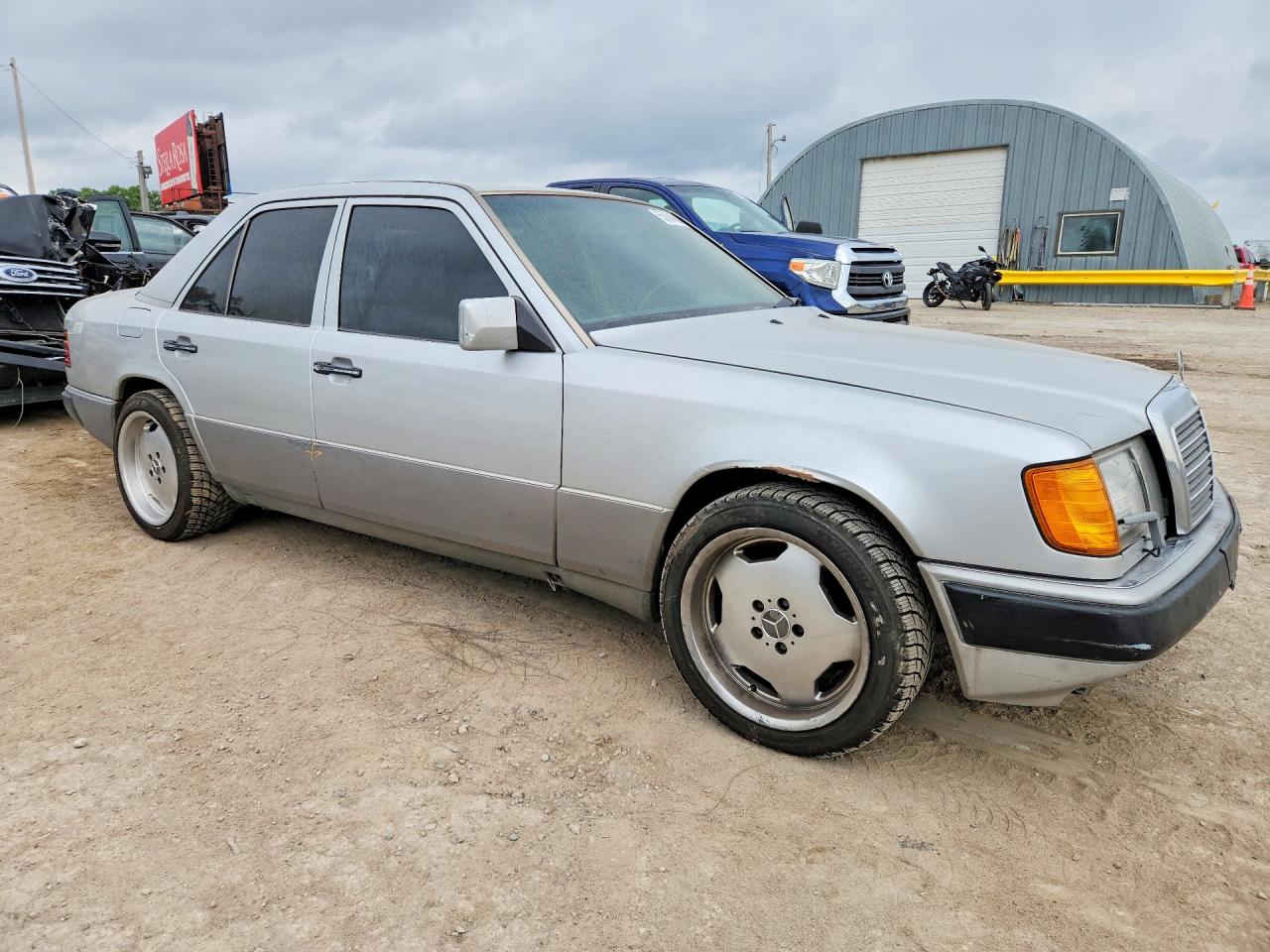 1991 Mercedes-benz 300 E Silver vin: WDBEA30D9MB464730
