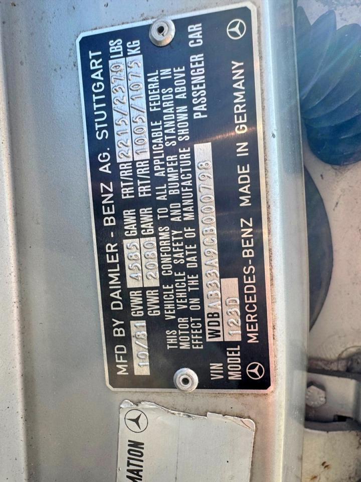1982 Mercedes-benz 300 Dt Silver vin: WDBAB33A9CB000798