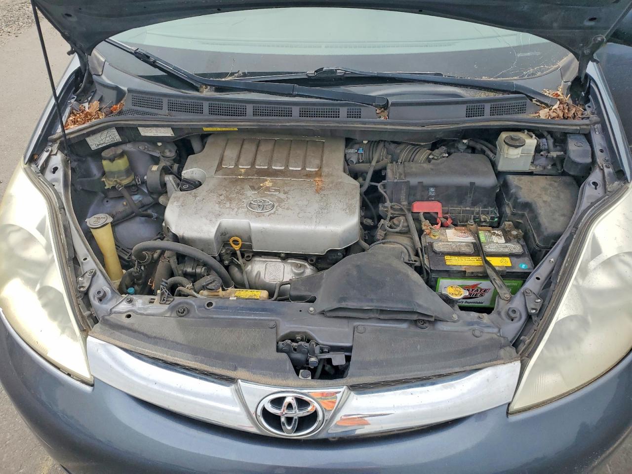 2010 Toyota Sienna Le 7-passenger Gray vin: 5TDKK4CC9AS305950