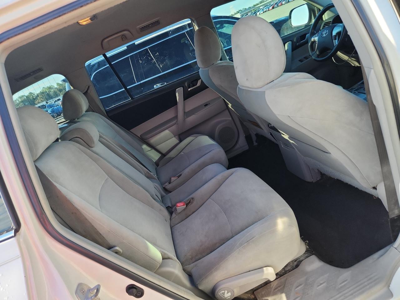 2012 Toyota Highlander Base White vin: 5TDZA3EH5CS022999