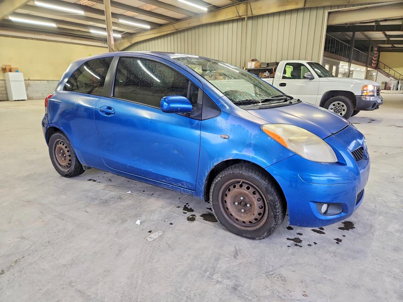 2010 Toyota Yaris Base Blue vin: JTDJT4K34A5321229