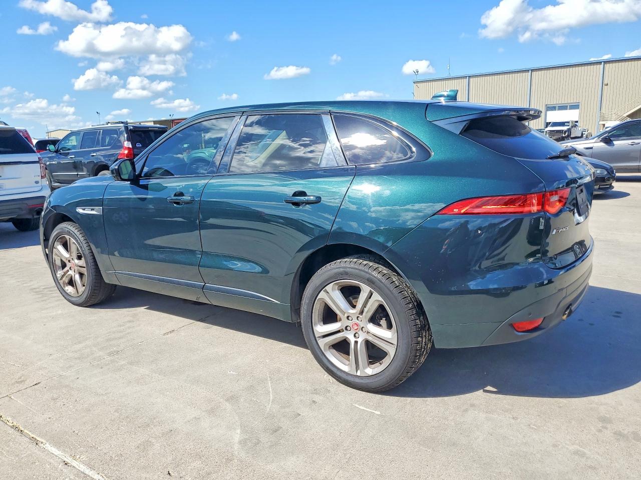 2017 Jaguar F-pace R - Sport Green vin: SADCL2BV7HA085292