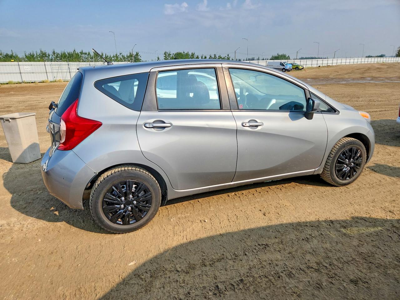 2015 Nissan Versa Note S Серебряный vin: 3N1CE2CP6FL356793