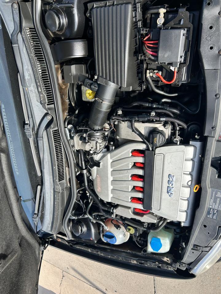 2004 Volkswagen R32 Черный vin: WVWKG61J34D099569